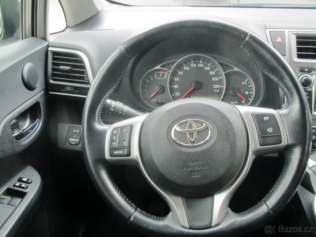2012 Toyota VERSO - 11