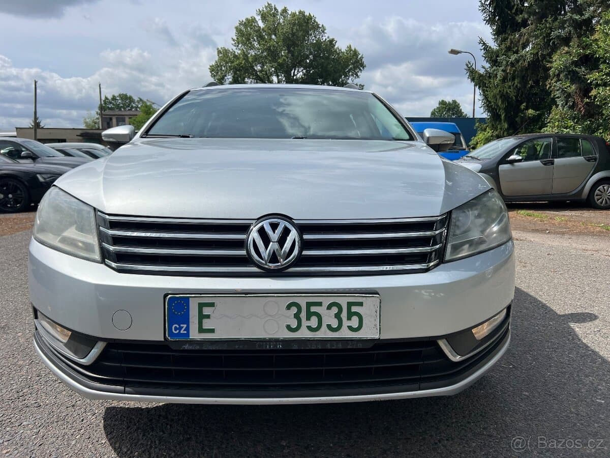 2011 Volkswagen PASSAT - 11