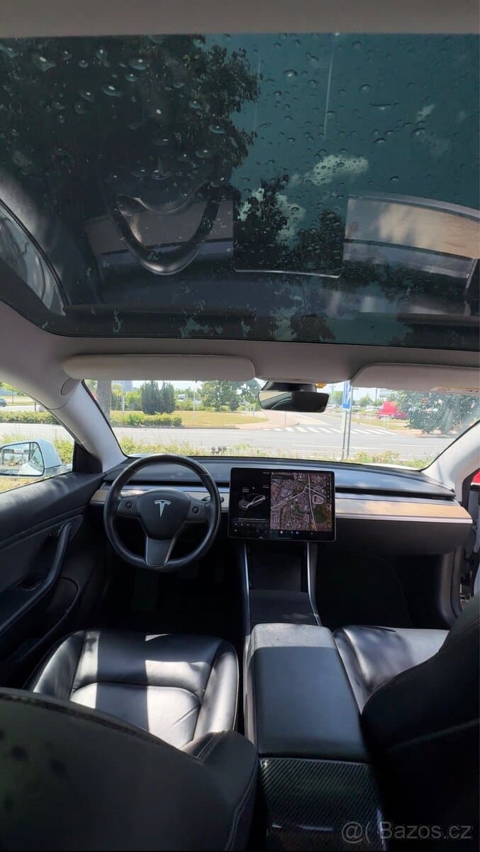 Tesla MODEL 3 - 11