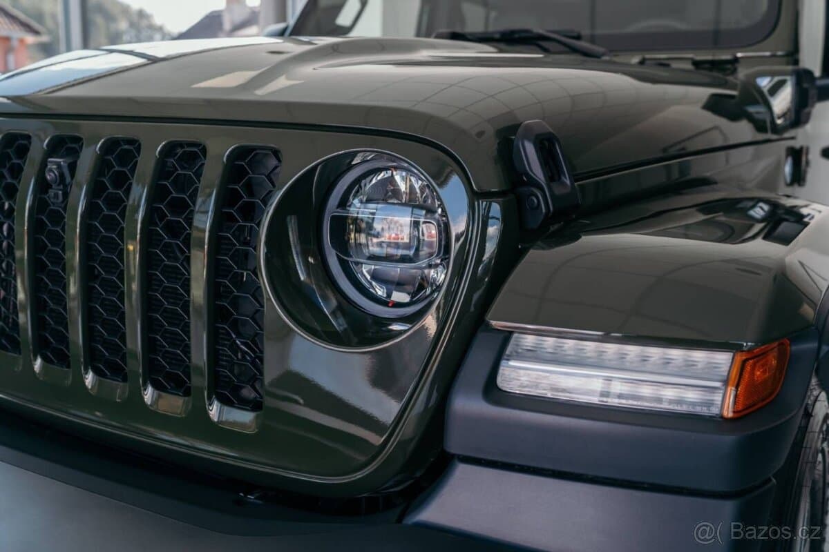 2022 Jeep WRANGLER - 11