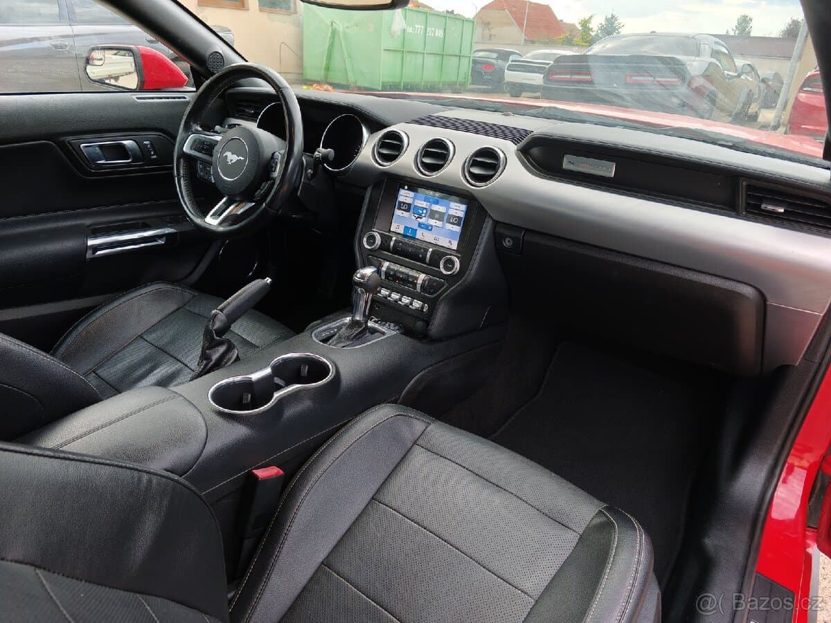 2019 Ford MUSTANG - 11