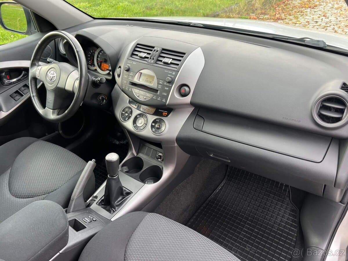 2007 Toyota RAV4 - 11