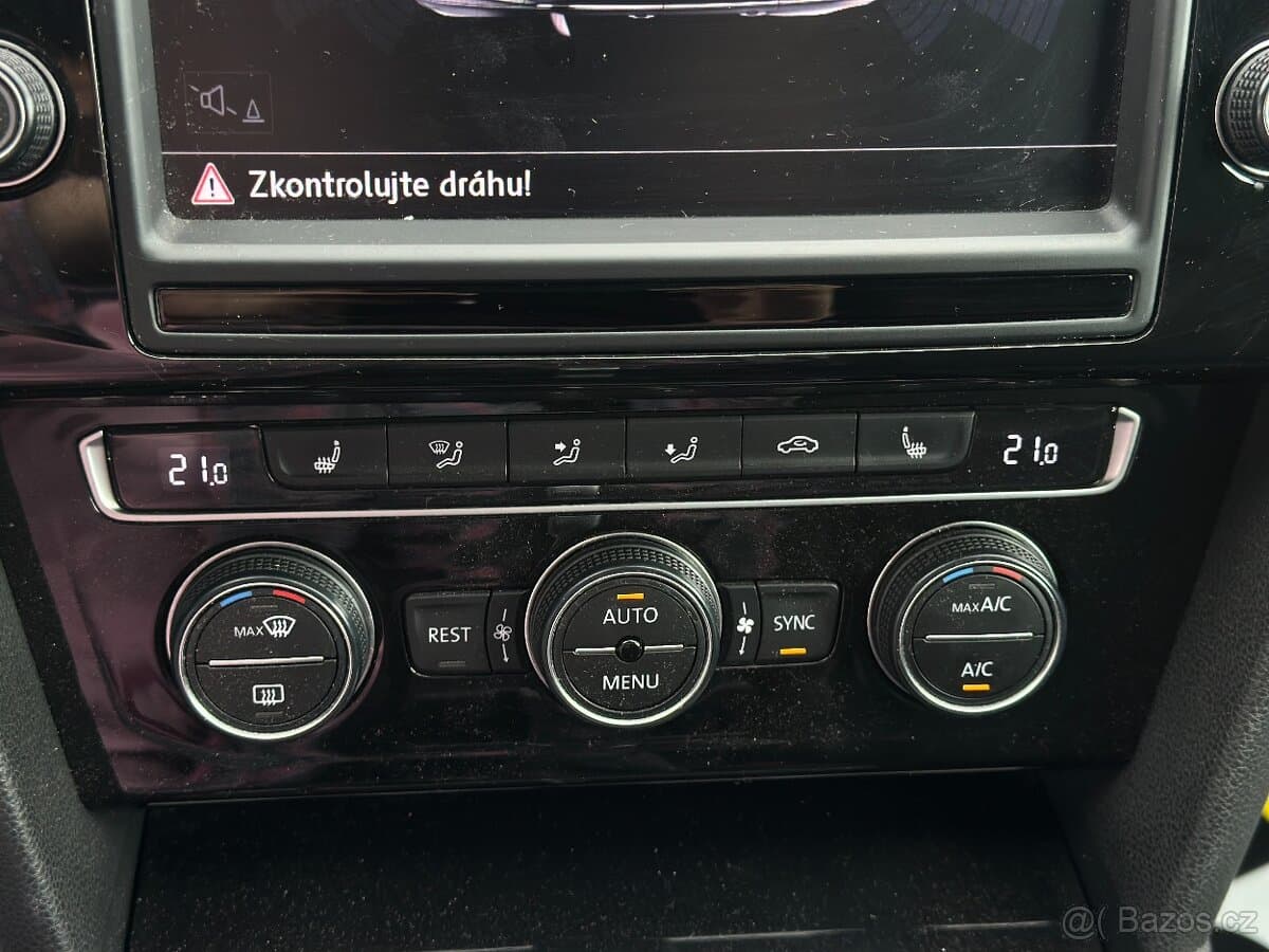 2015 Volkswagen PASSAT - 11