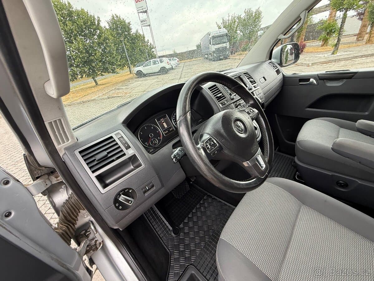 2013 Volkswagen CARAVELLE - 11