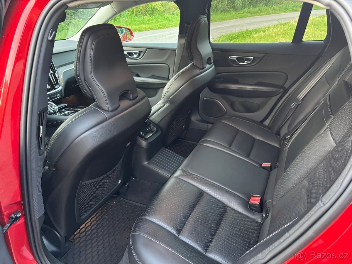 2020 Volvo V60 - 11