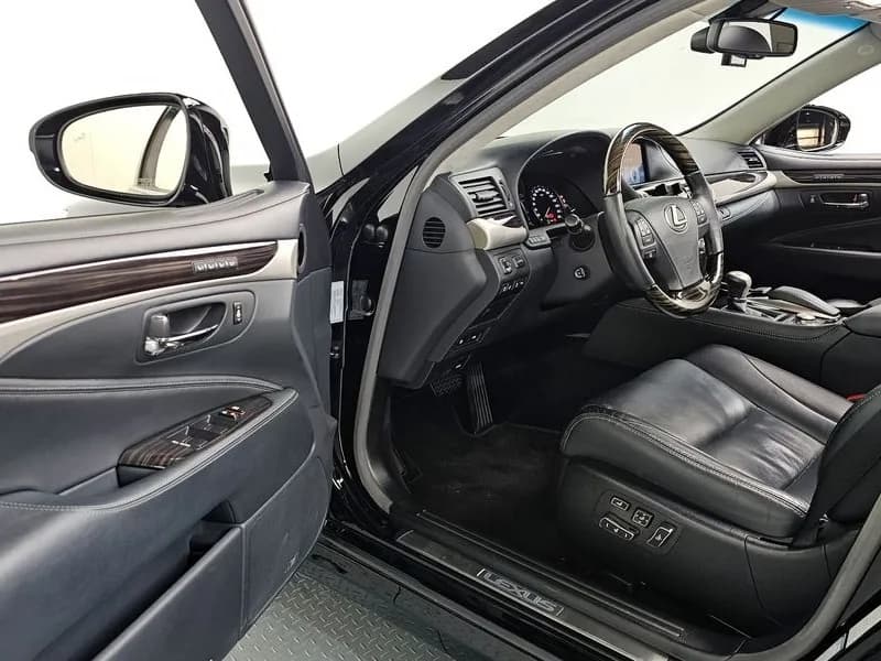 2015 Lexus LS - 11