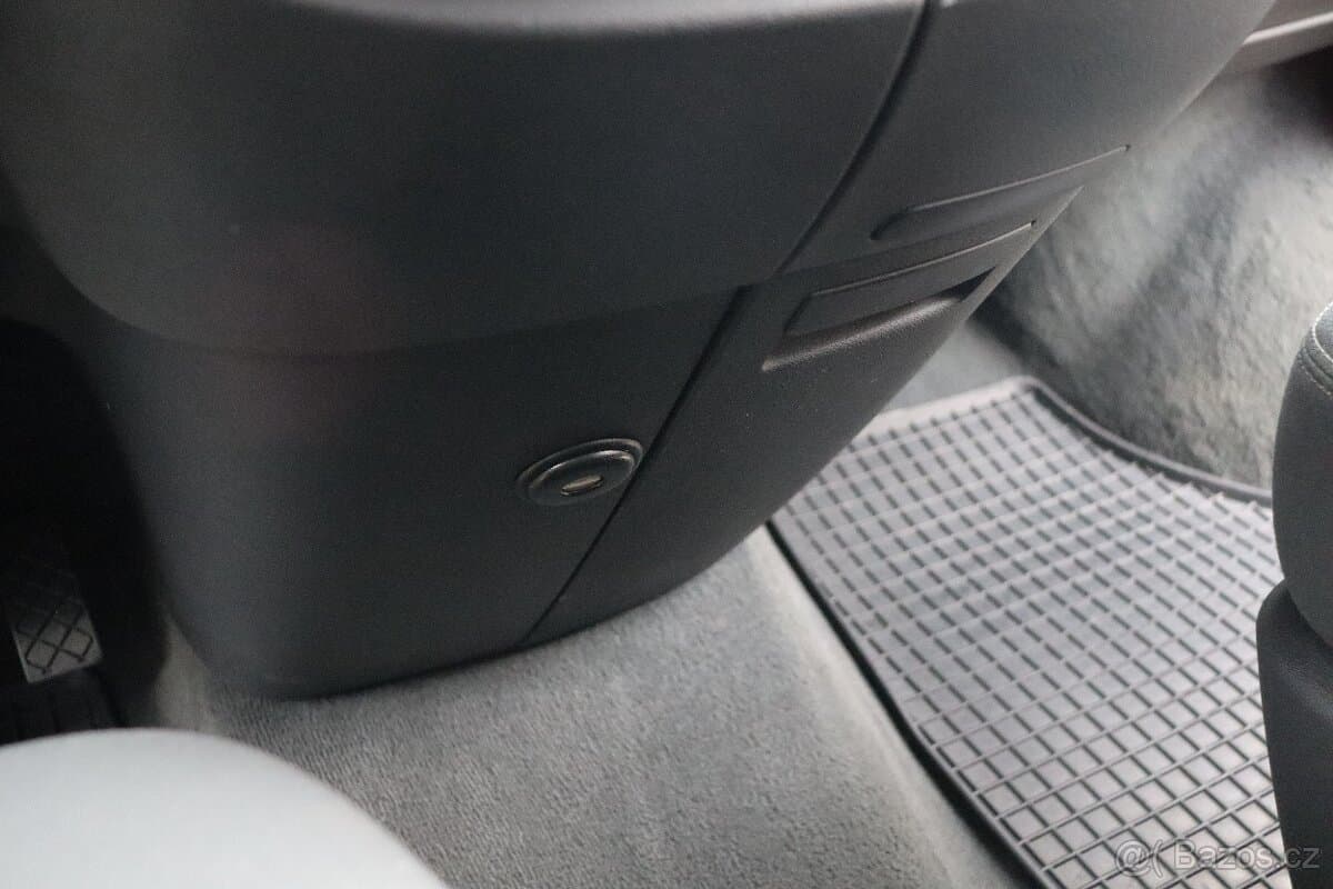 2013 Volkswagen MULTIVAN - 11