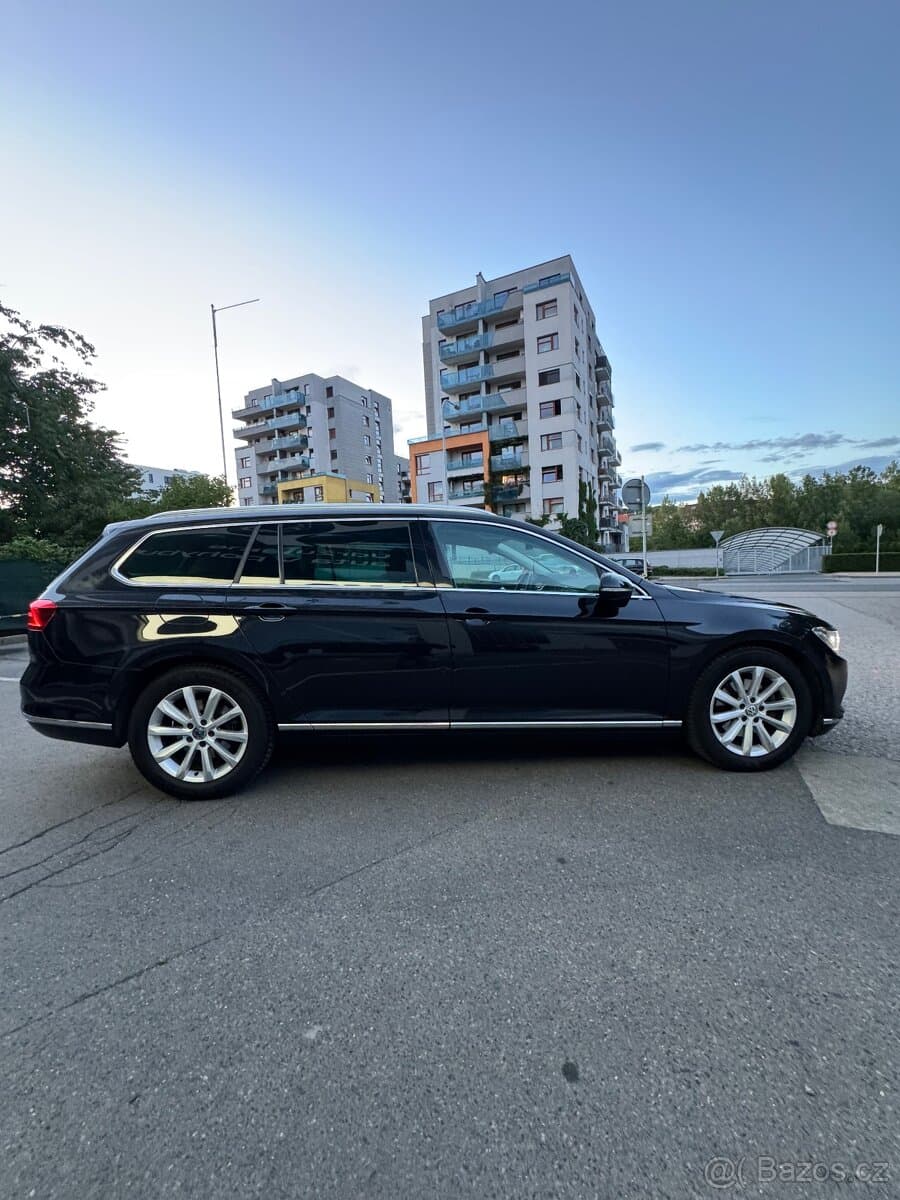 2015 Volkswagen PASSAT - 11