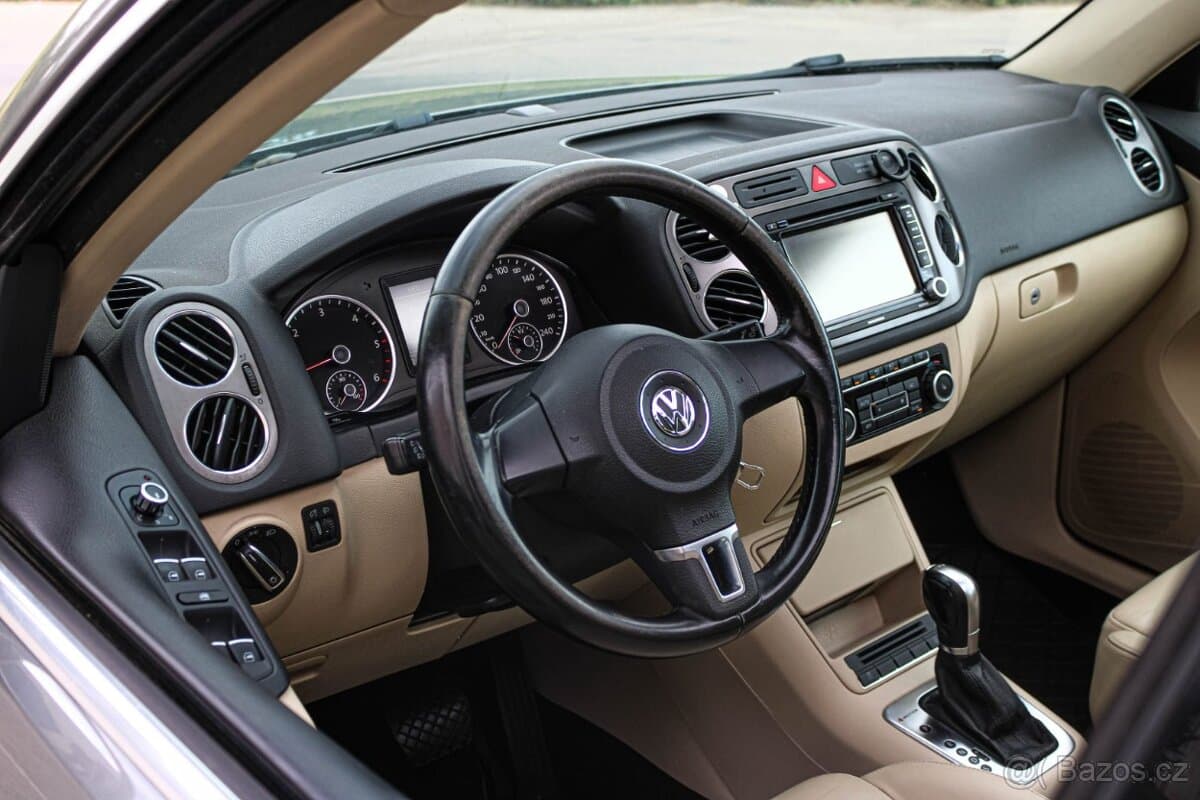 2010 Volkswagen TIGUAN - 11