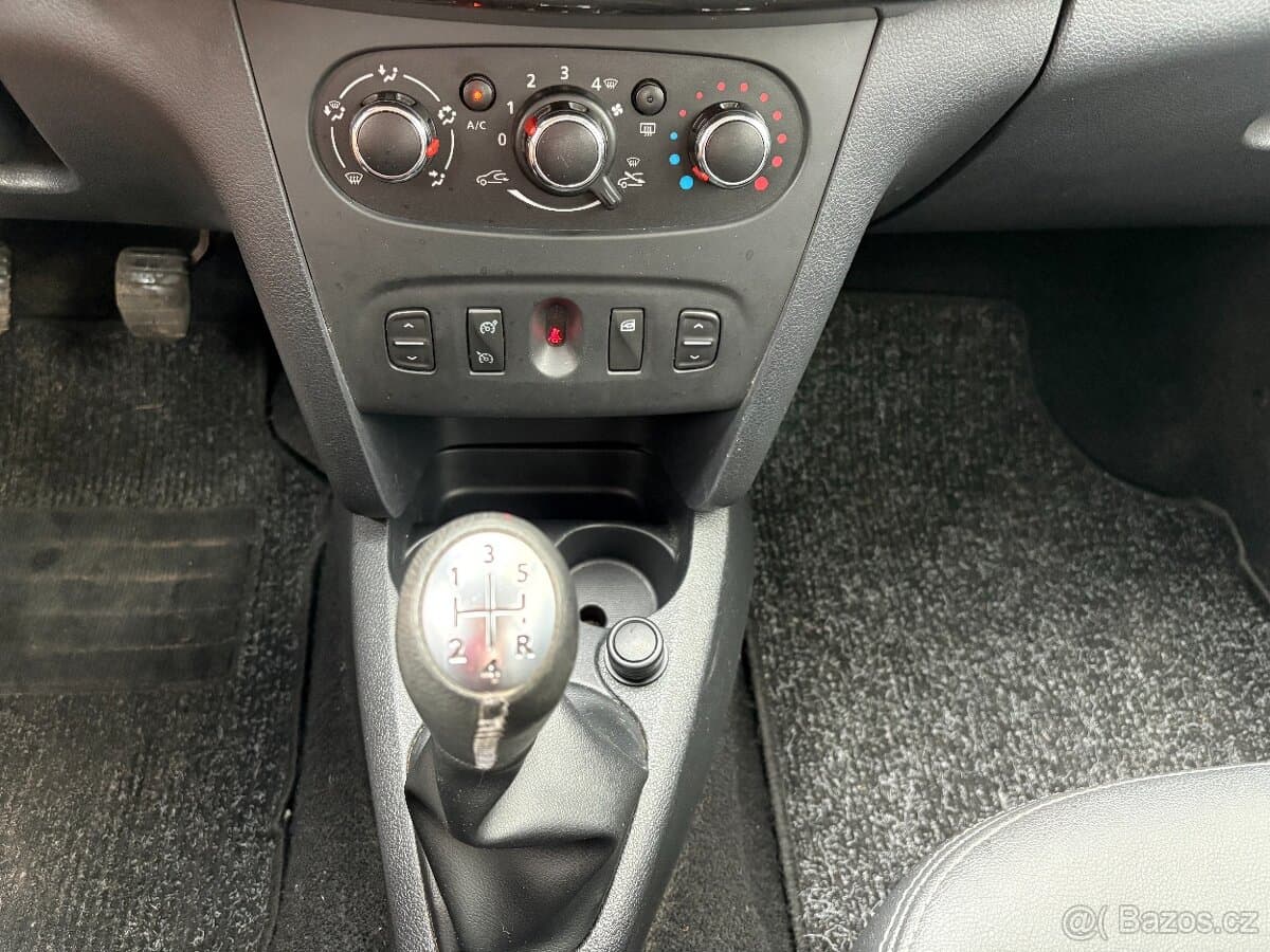 2015 Dacia SANDERO - 11