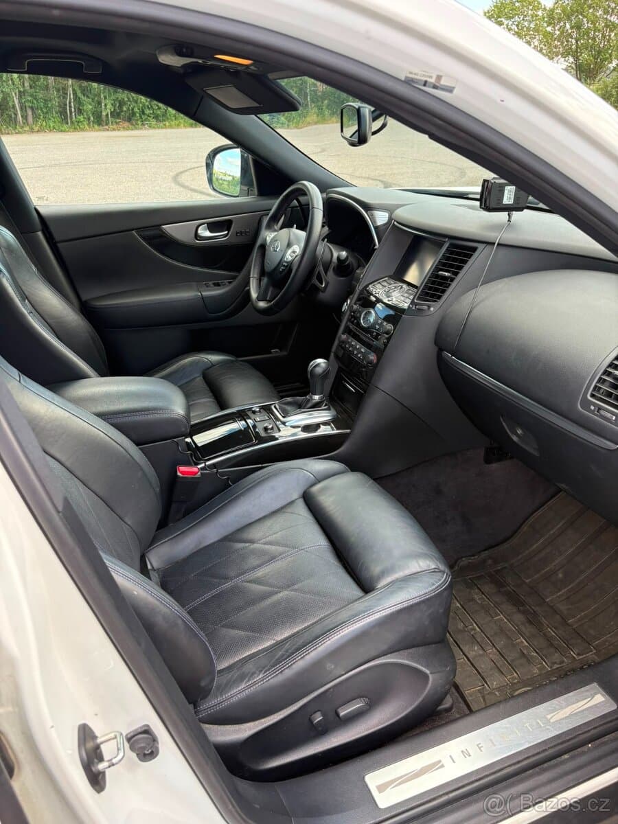 2015 Infiniti QX70 - 11