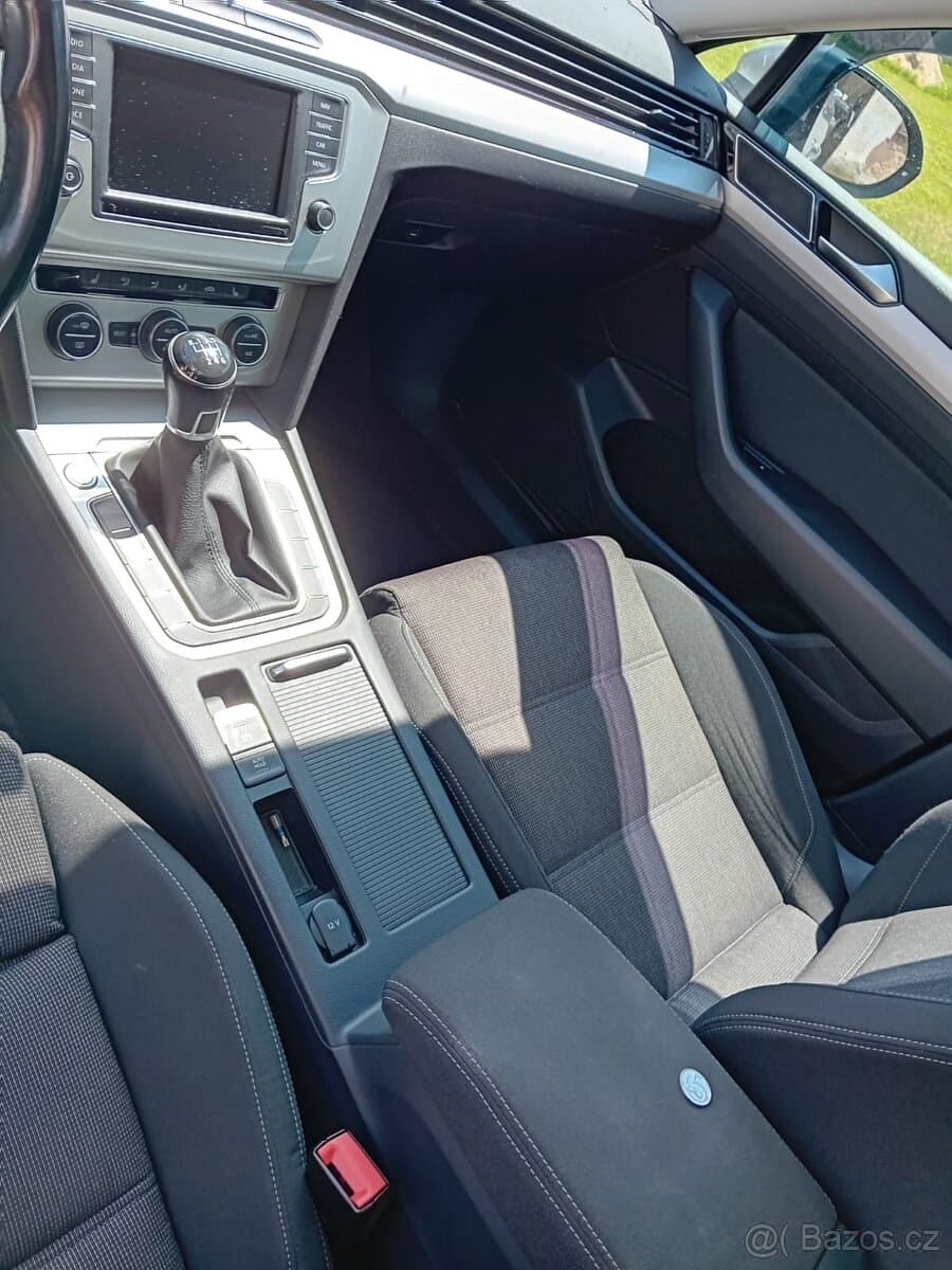 2015 Volkswagen PASSAT - 11