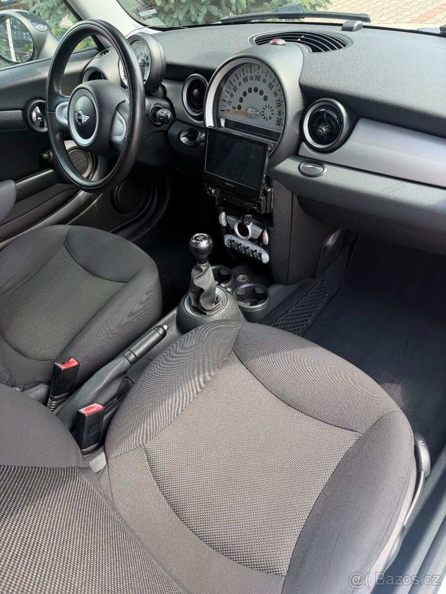 2010 Mini COOPER - 11