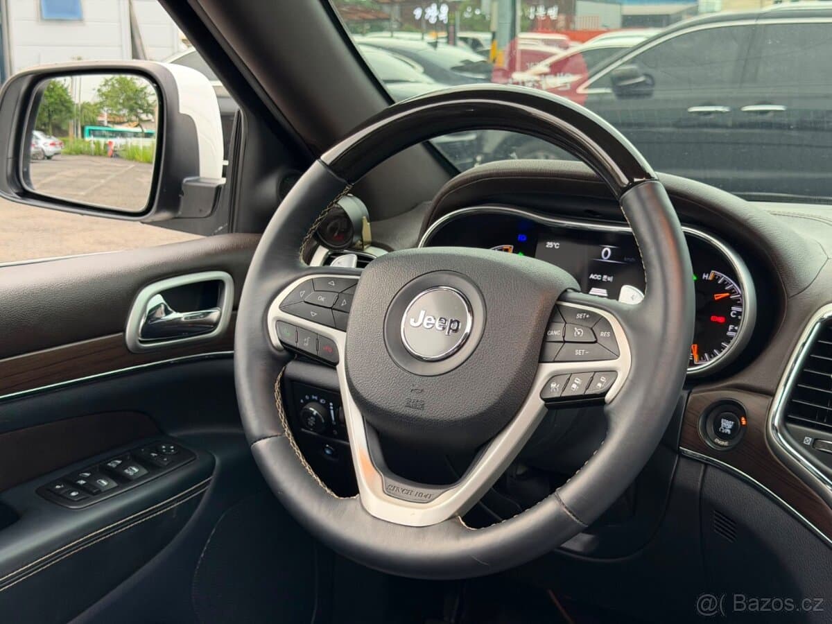 2017 Jeep CHEROKEE - 11