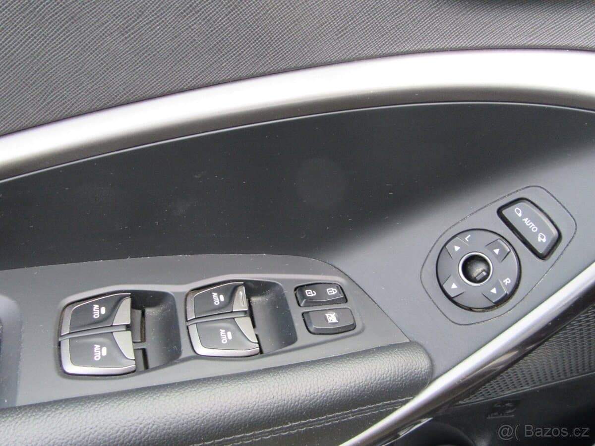 2016 Hyundai SANTA FE - 11