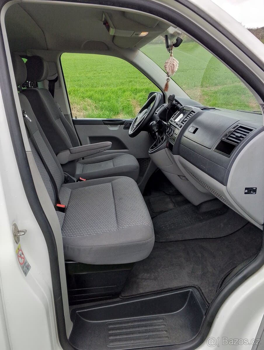 2010 Volkswagen CARAVELLE - 11