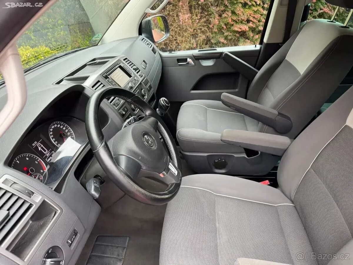 2011 Volkswagen MULTIVAN - 11