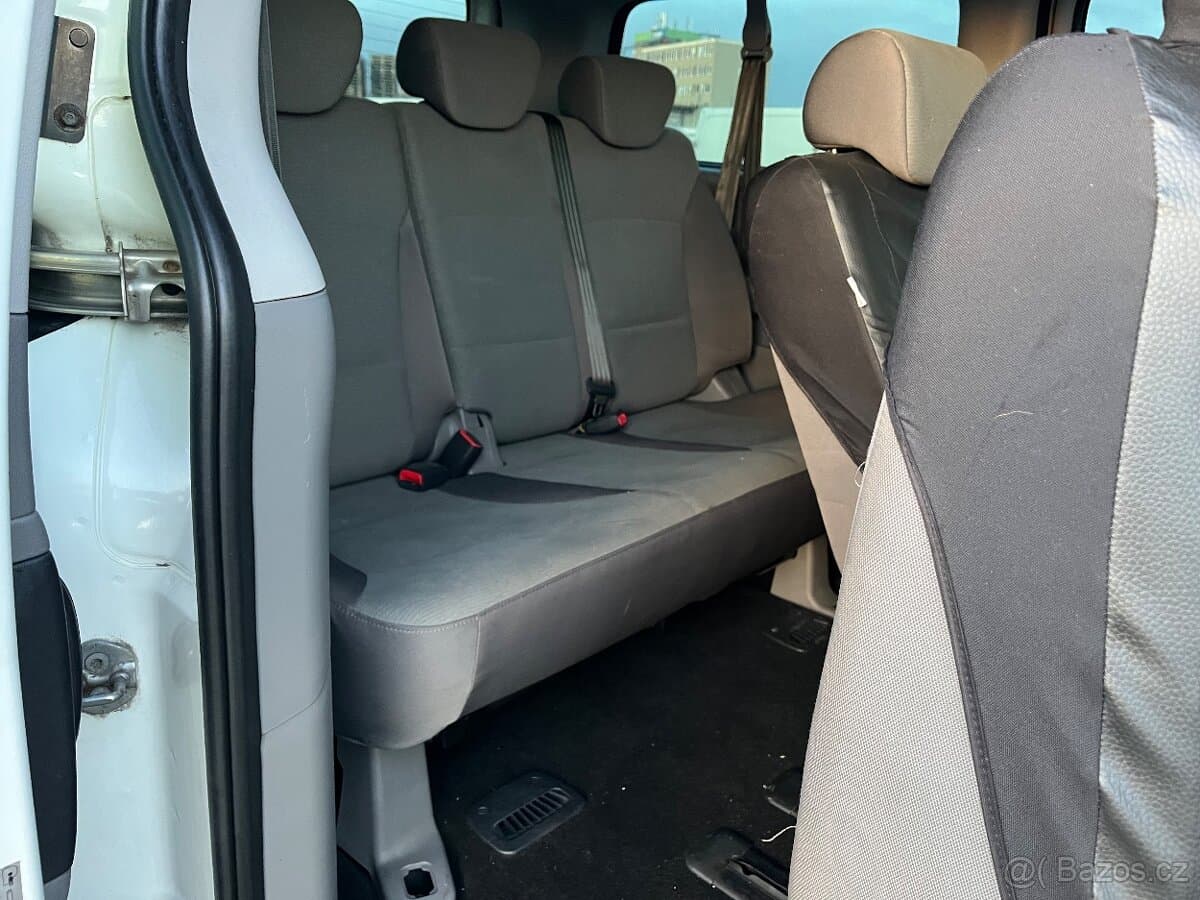 2011 Hyundai H-1 - 11