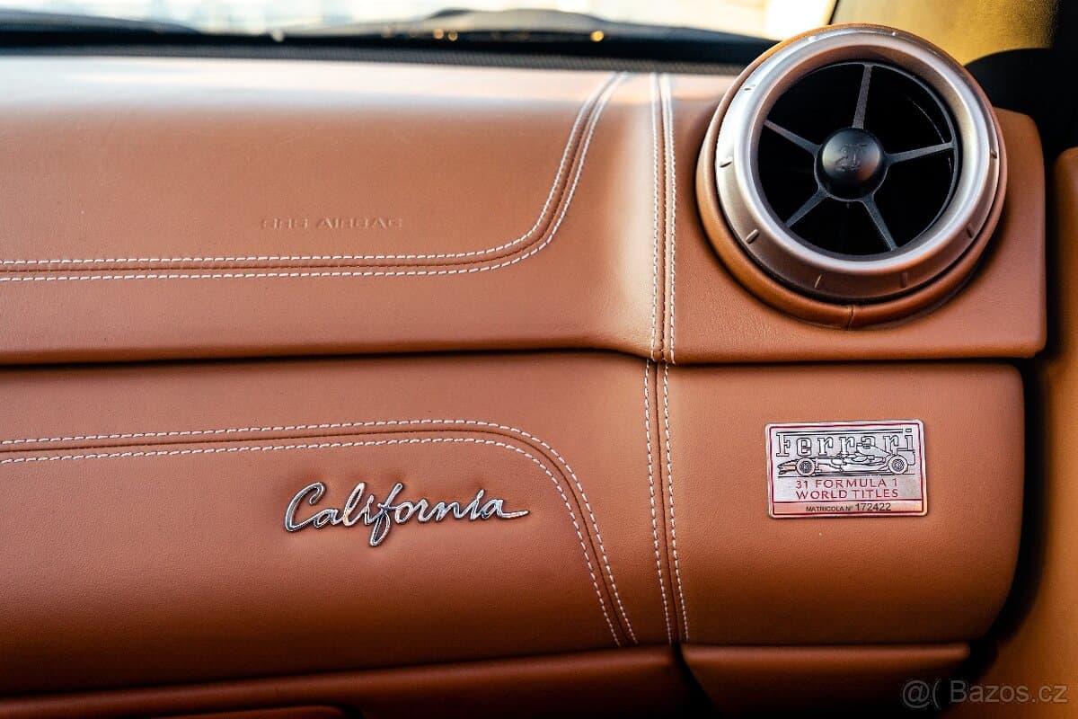 2010 Ferrari CALIFORNIA - 11