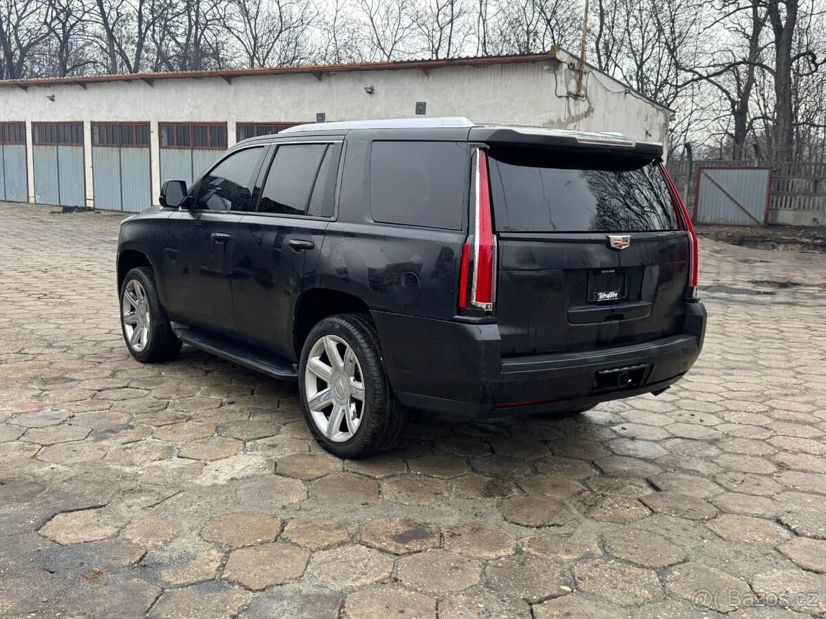 2015 Cadillac ESCALADE - 11