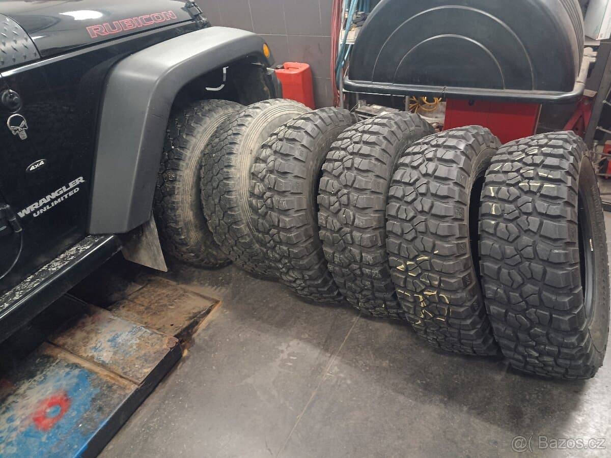 2010 Jeep WRANGLER - 11