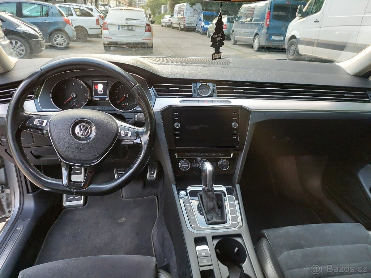 2017 Volkswagen PASSAT - 11