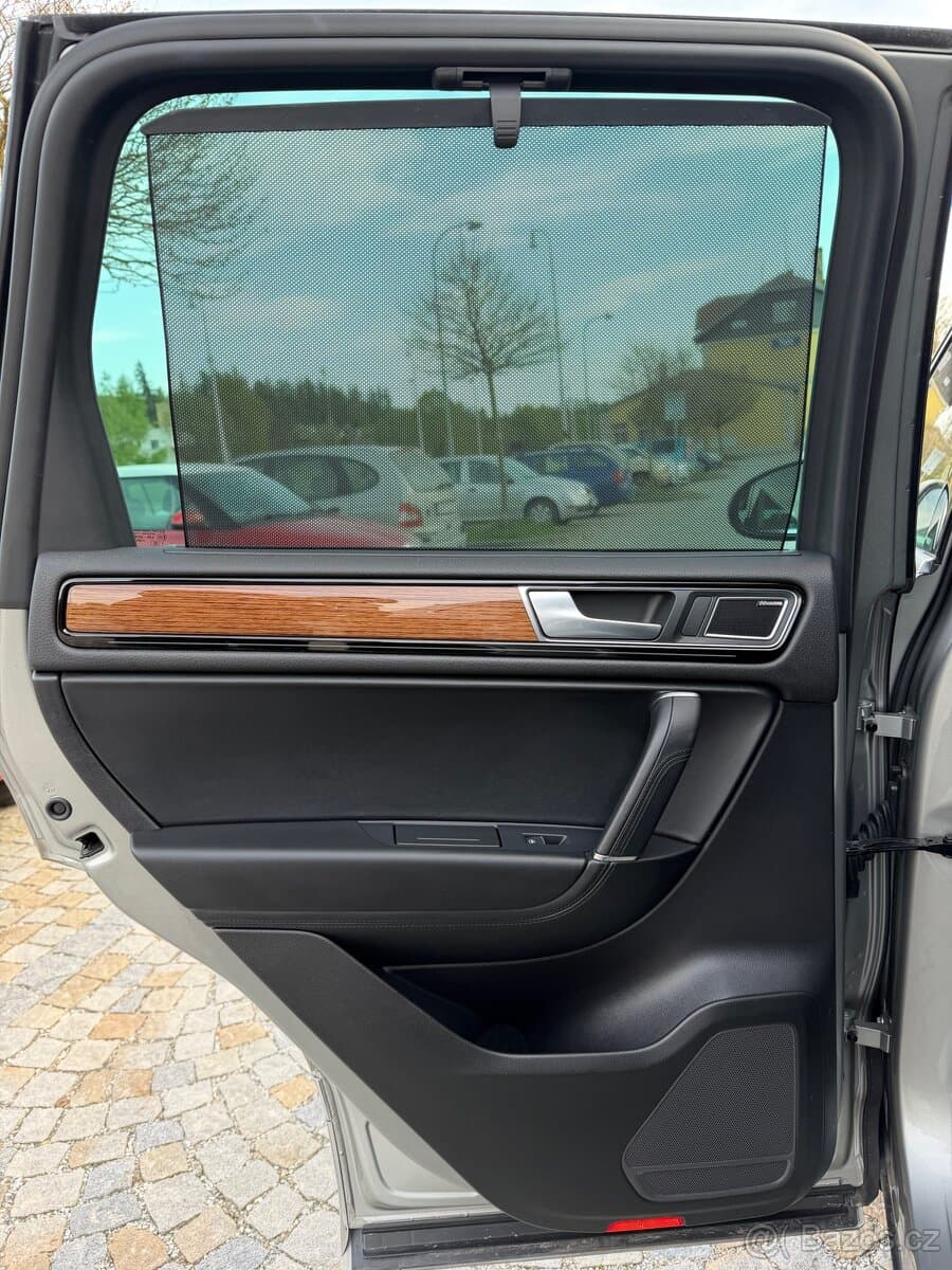 2017 Volkswagen TOUAREG - 11