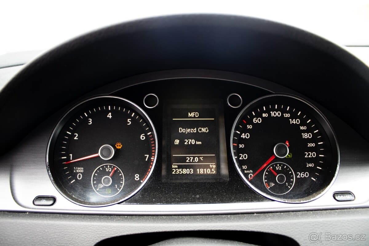 2011 Volkswagen PASSAT - 11