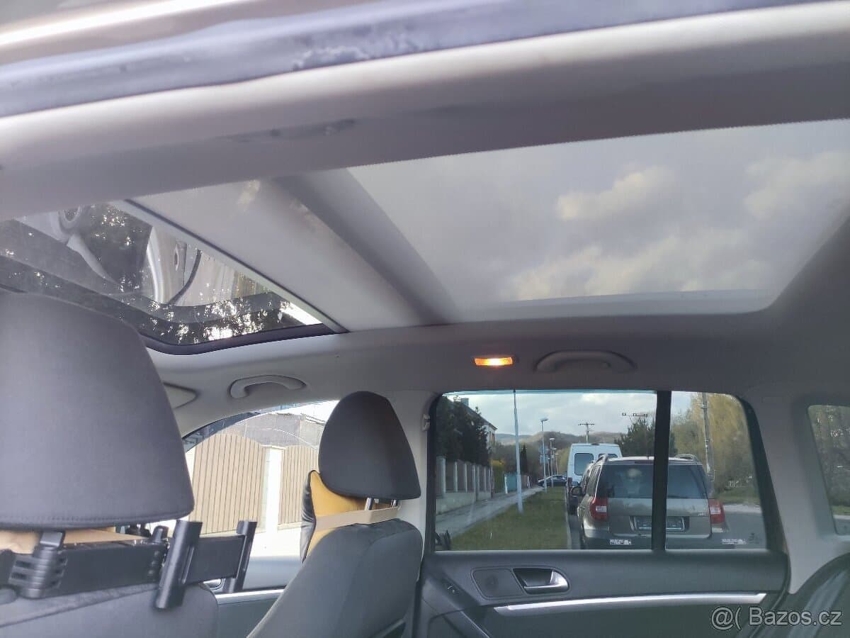 2011 Volkswagen TIGUAN - 11