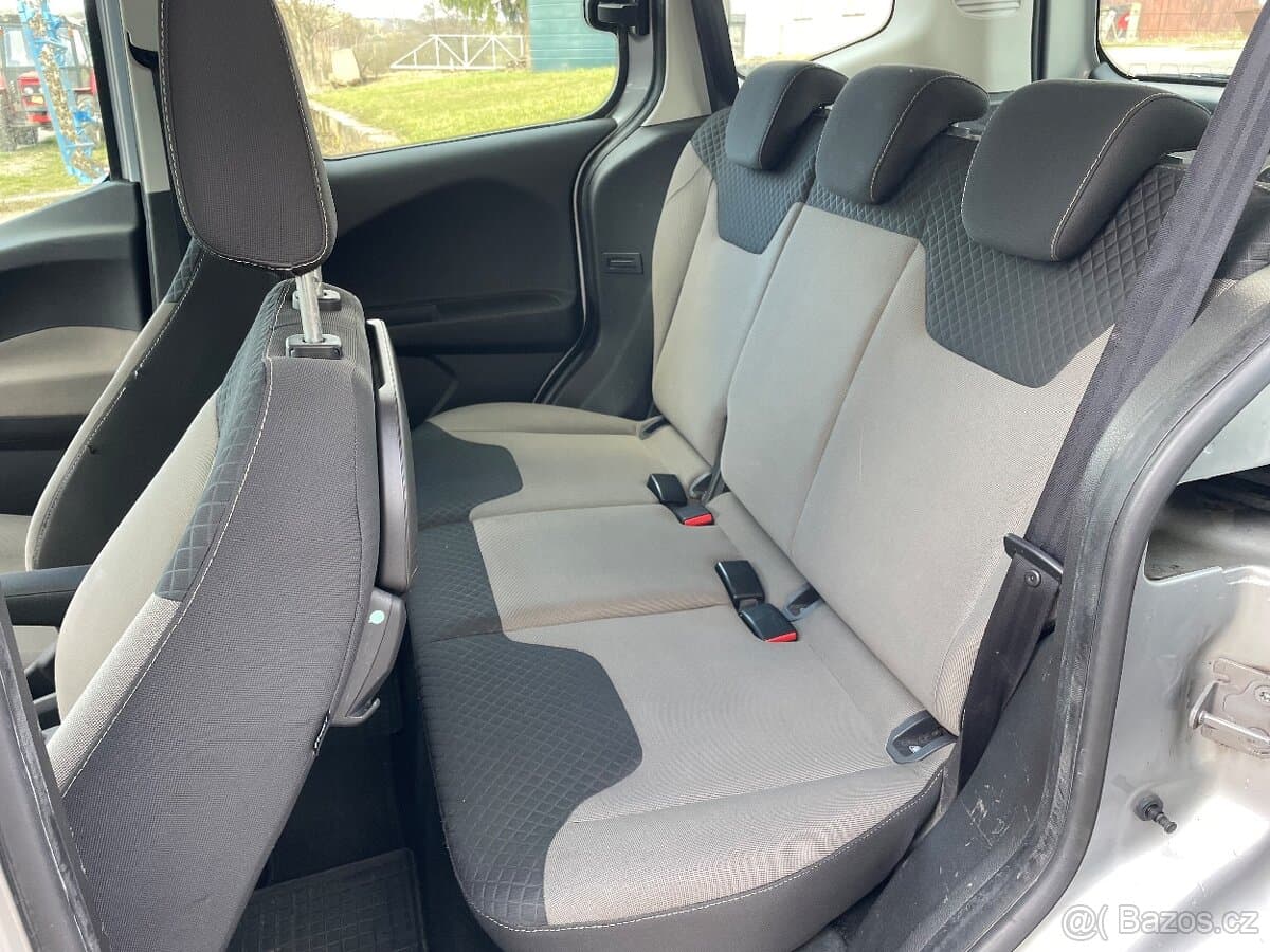 2015 Ford TOURNEO - 11