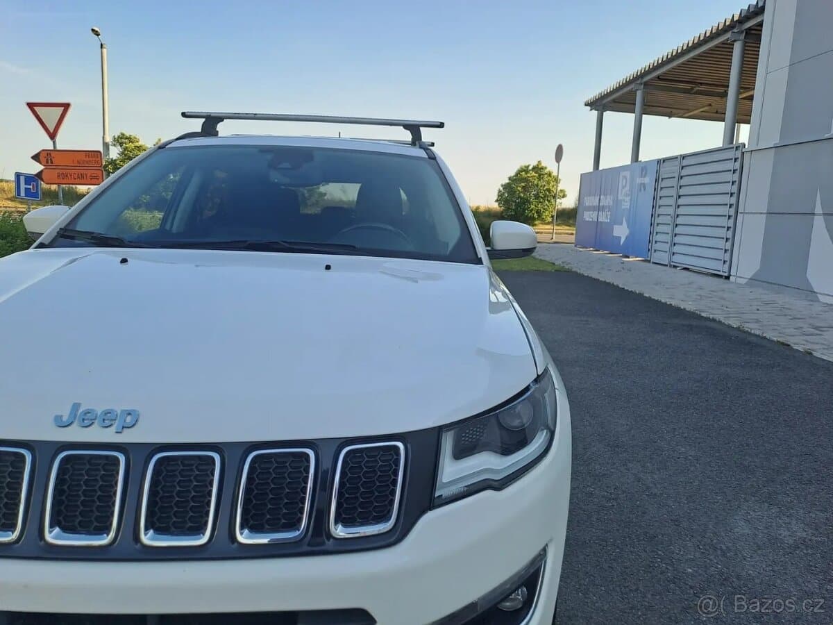 2019 Jeep COMPASS - 11