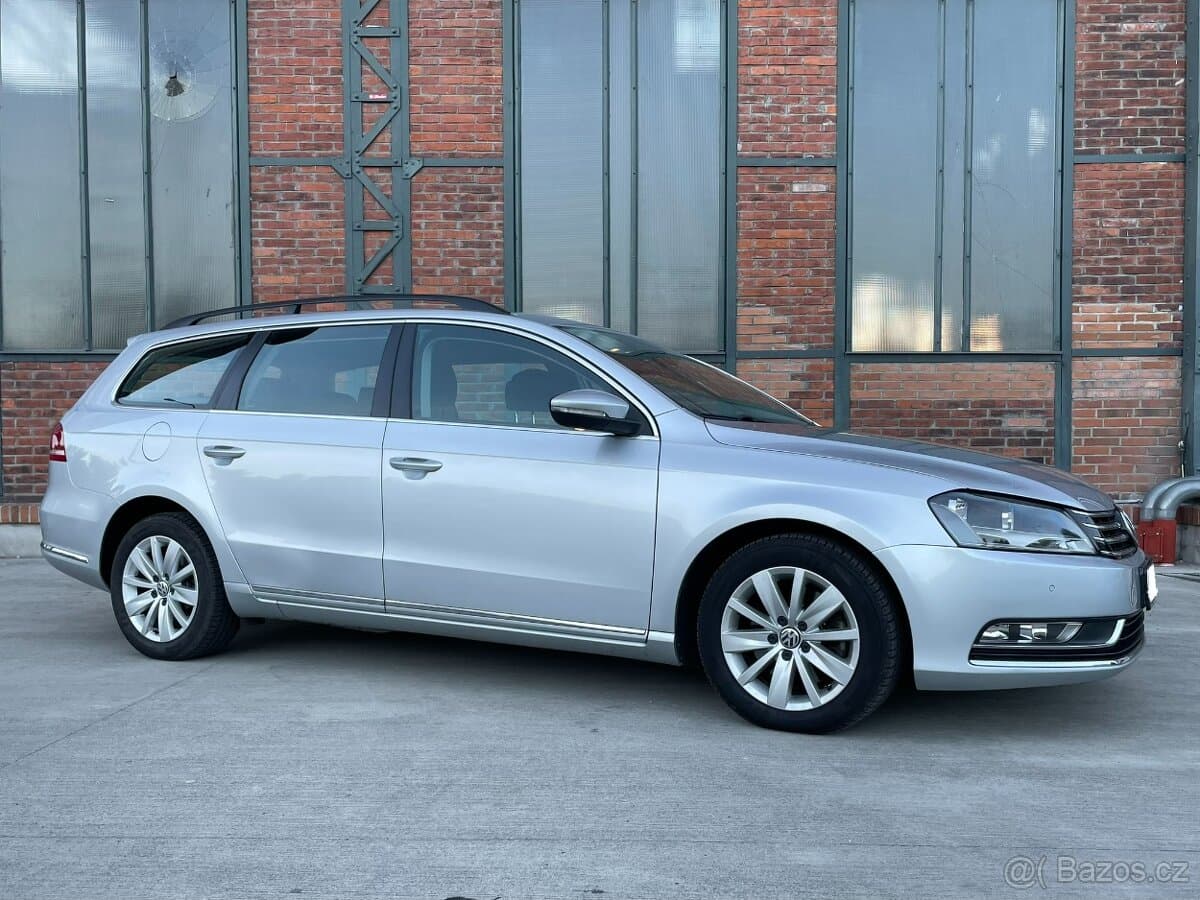 2011 Volkswagen PASSAT - 11