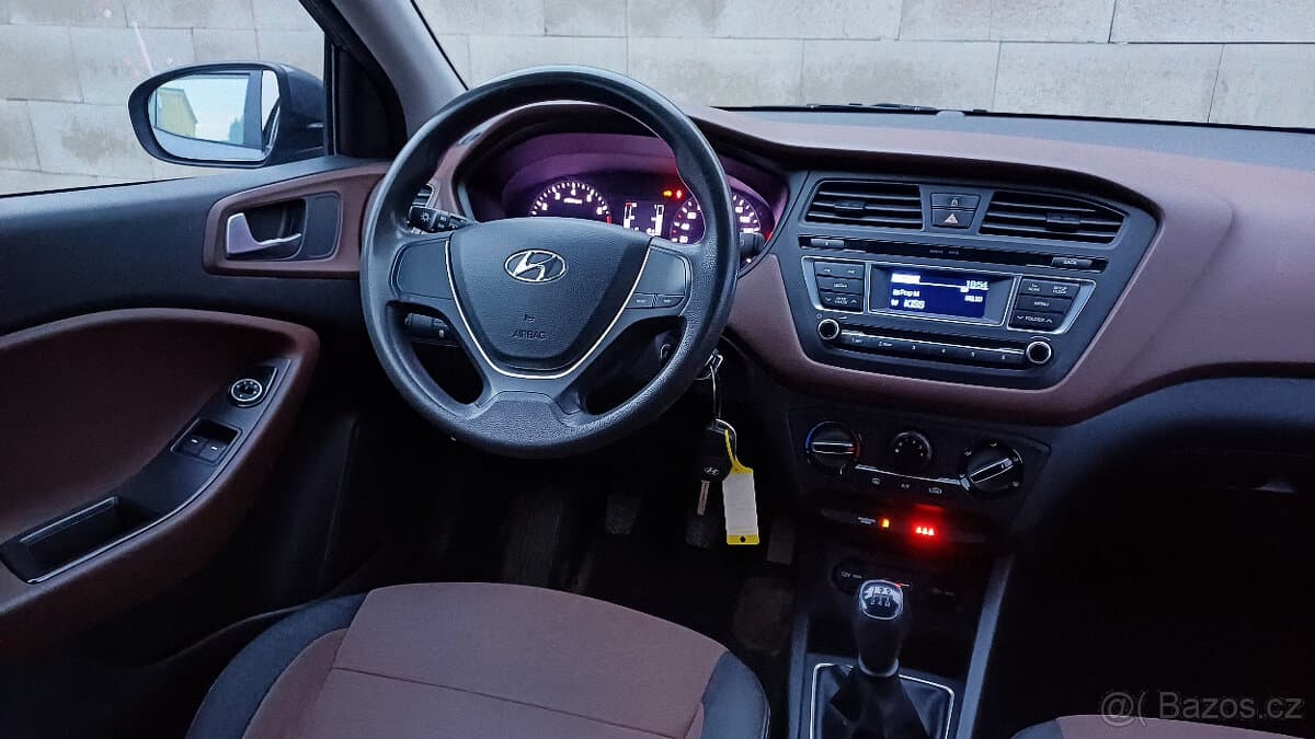 2015 Hyundai i20 - 11