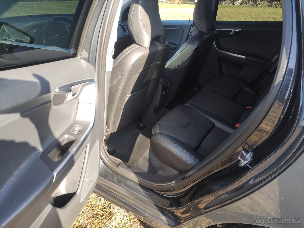 2017 Volvo XC60 - 11