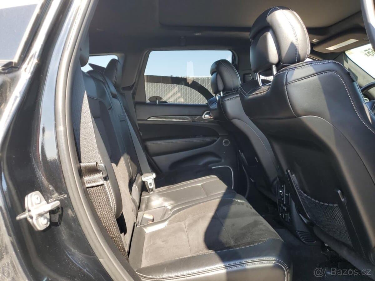 2018 Jeep CHEROKEE - 11