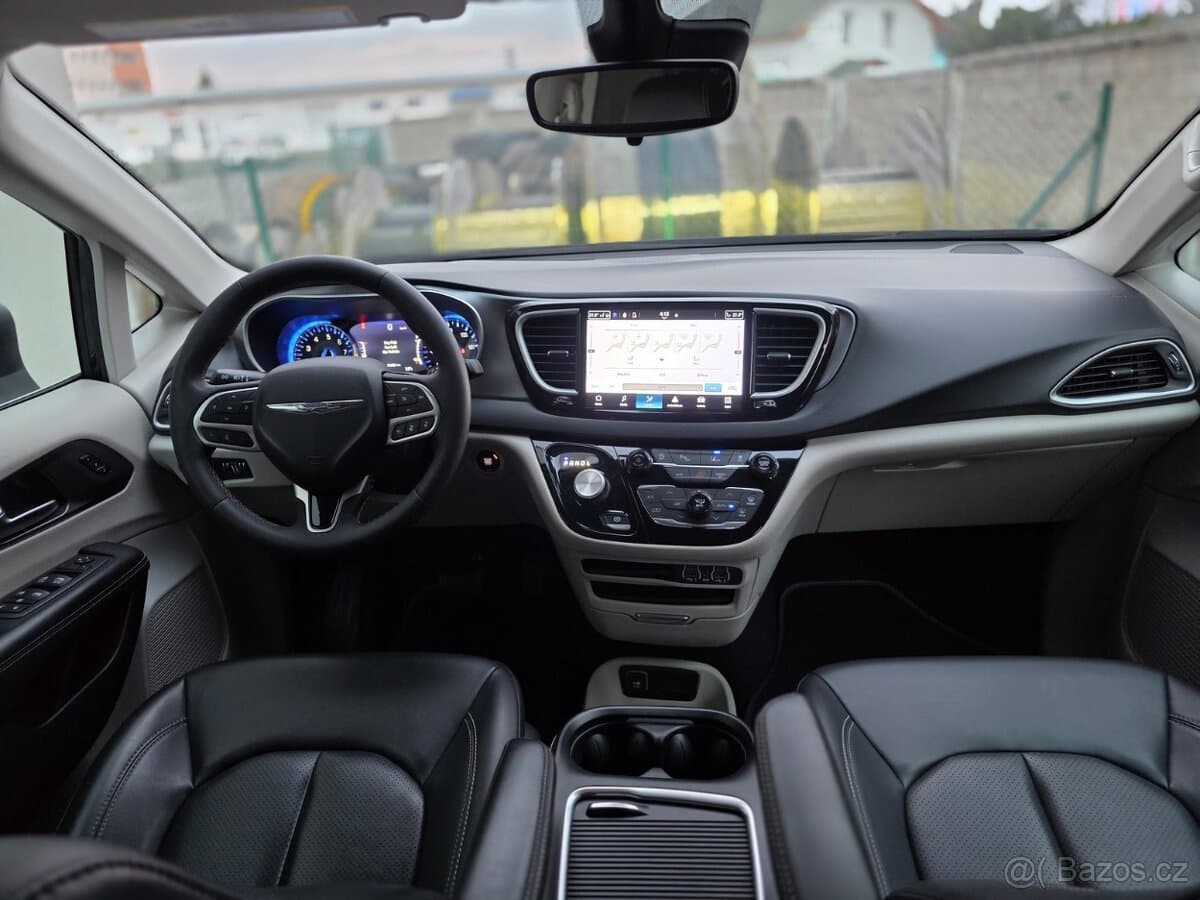 2023 Chrysler PACIFICA - 11