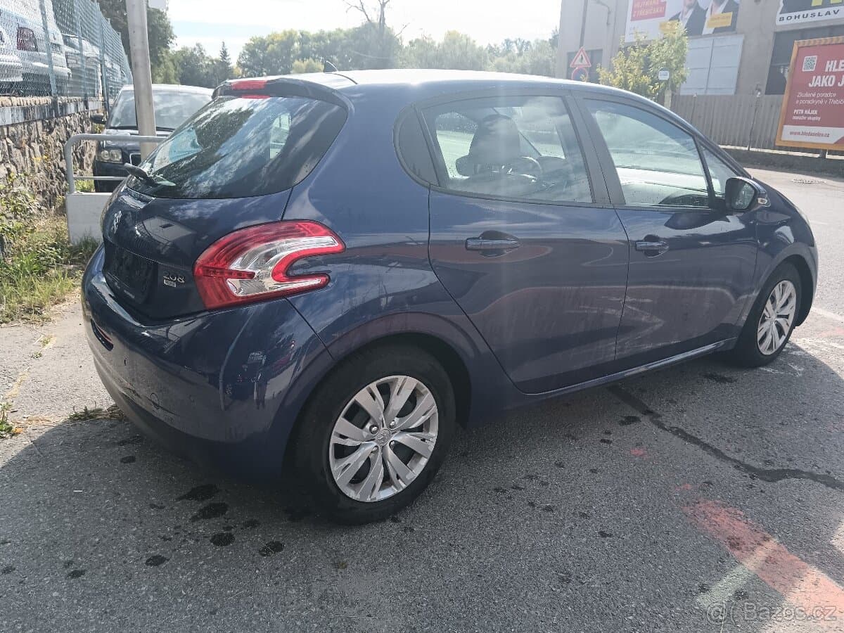 2013 Peugeot 208 - 11