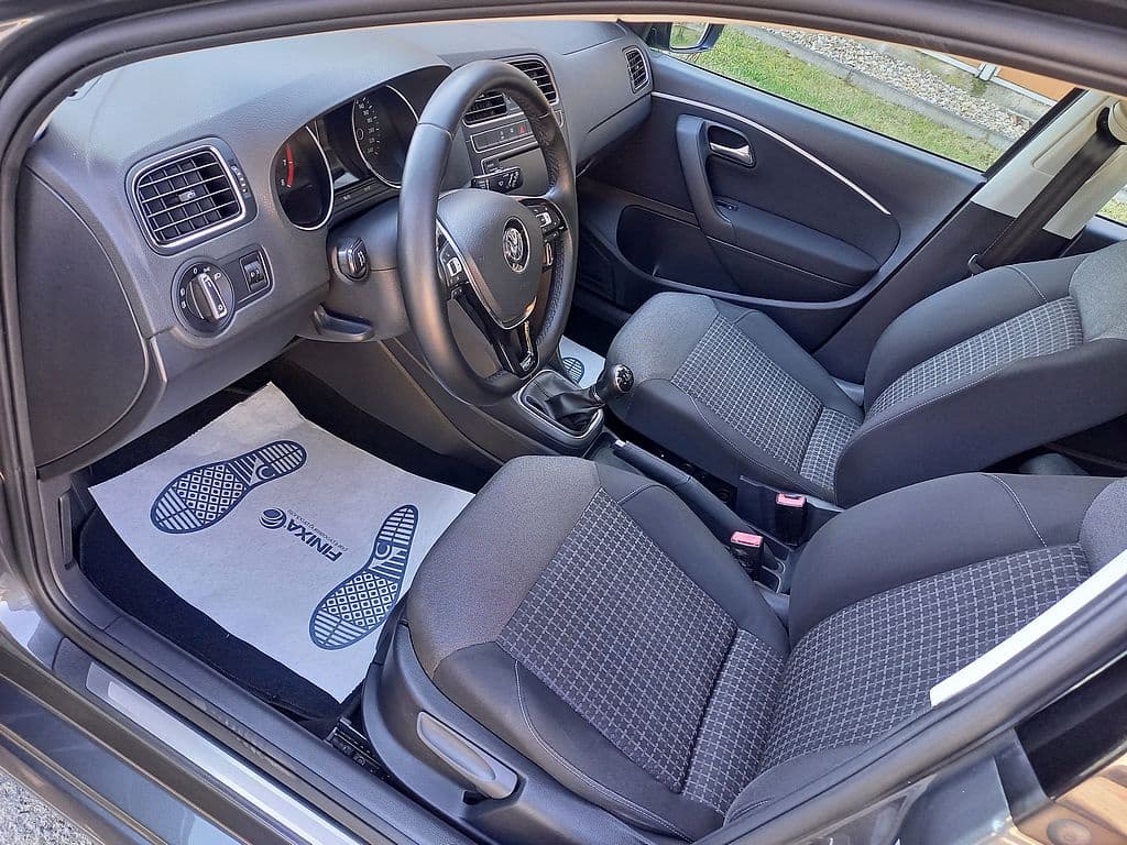 2017 Volkswagen POLO - 11