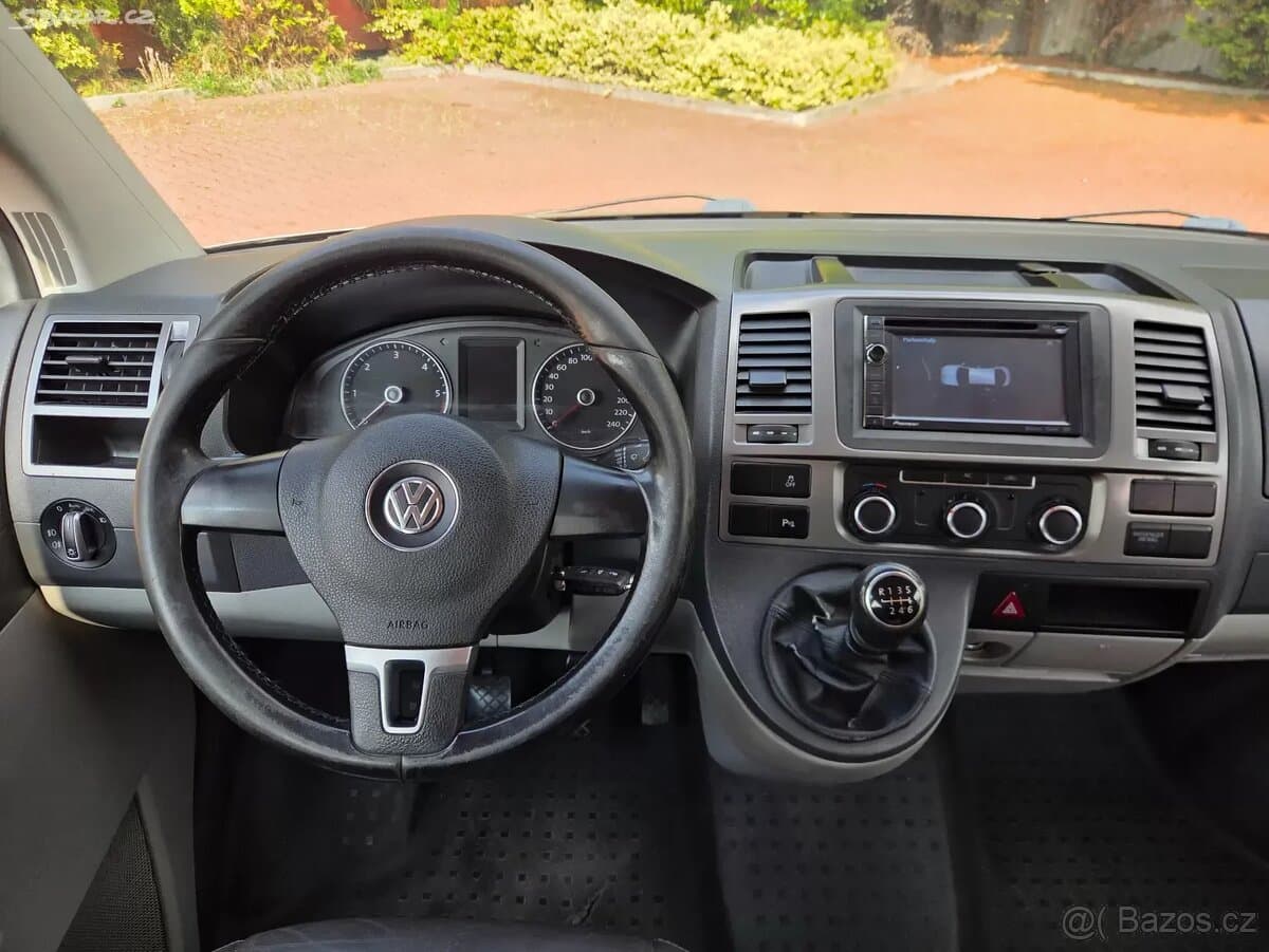 2011 Volkswagen TRANSPORTER - 11