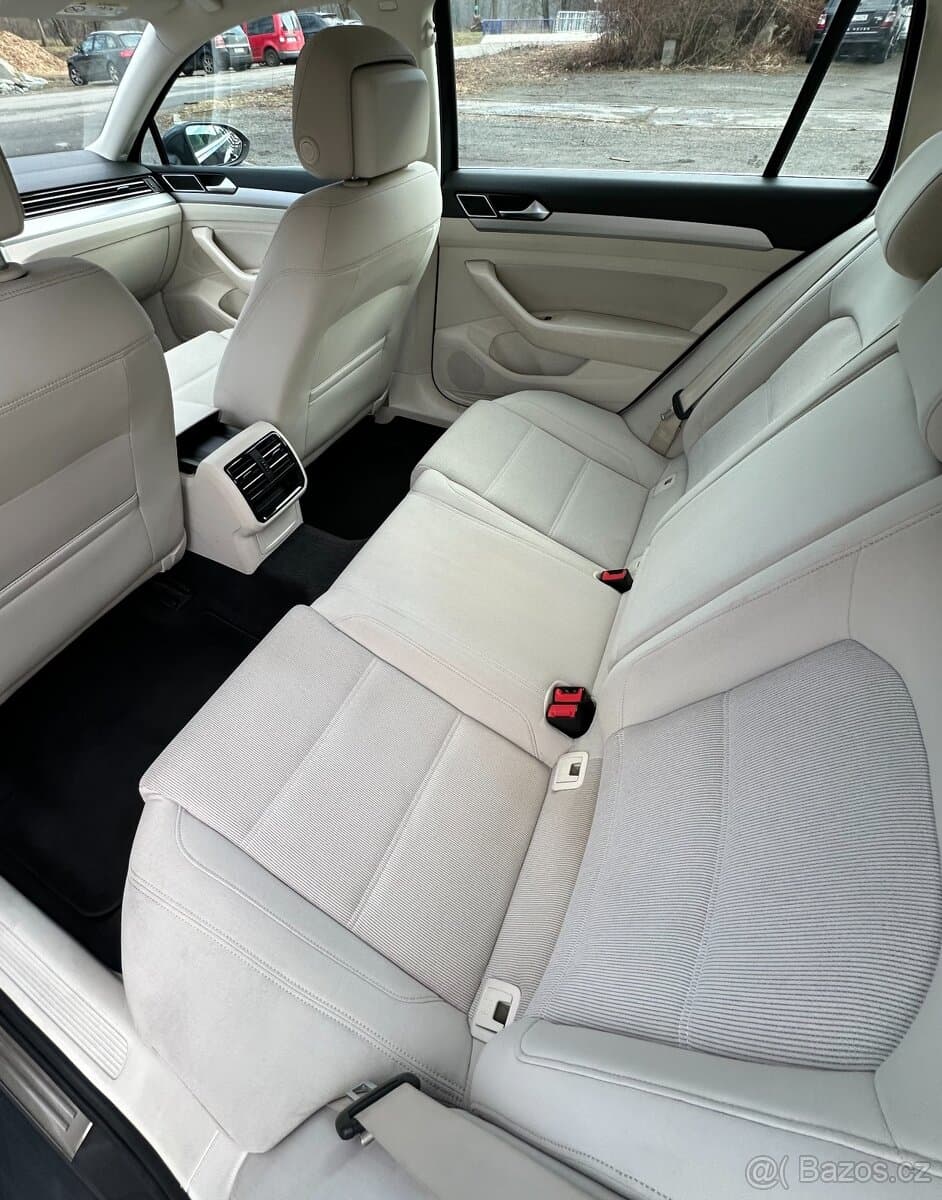 2015 Volkswagen PASSAT - 11