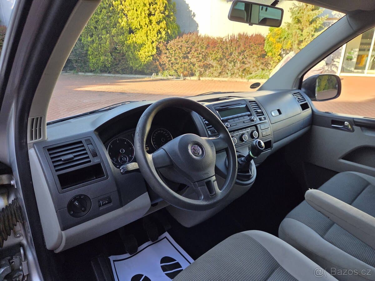 2011 Volkswagen CARAVELLE - 11
