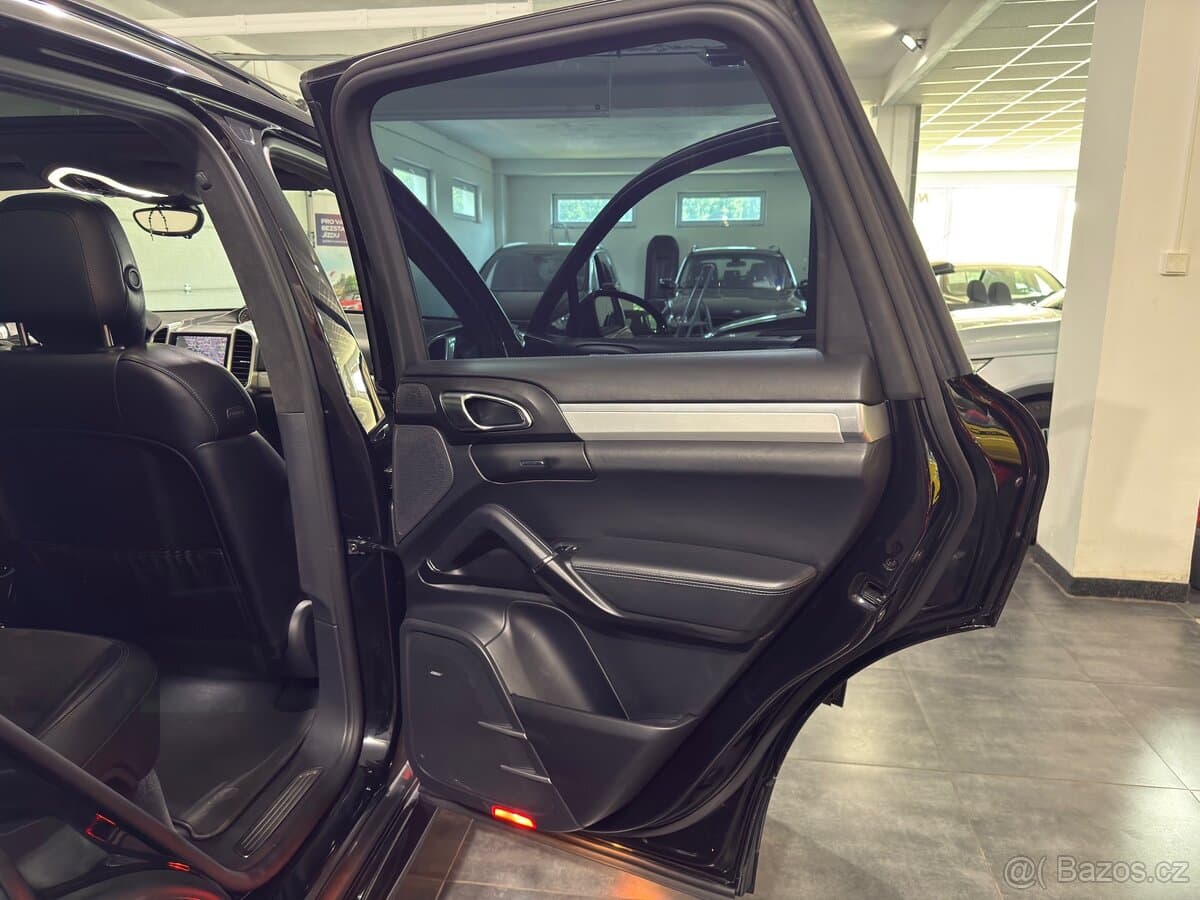 2016 Porsche CAYENNE - 11