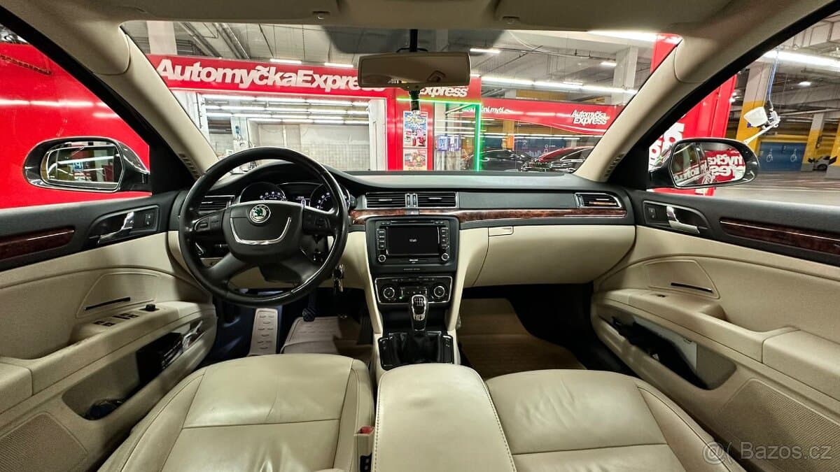 2010 Škoda SUPERB - 11