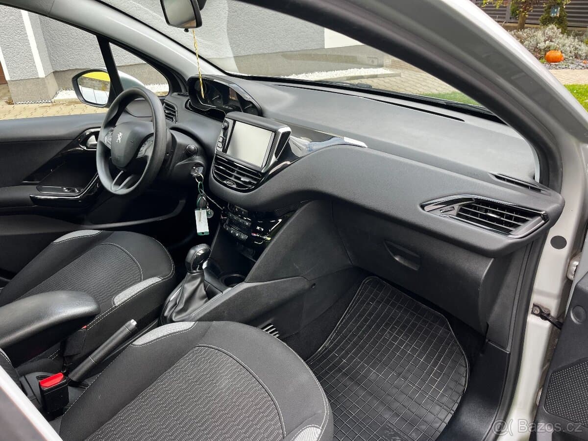 2016 Peugeot 208 - 11