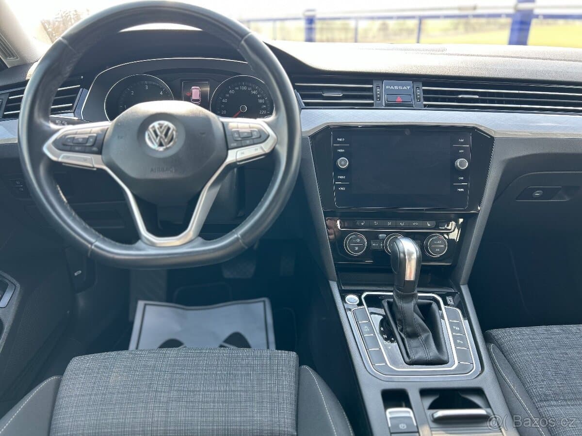 2019 Volkswagen PASSAT - 11