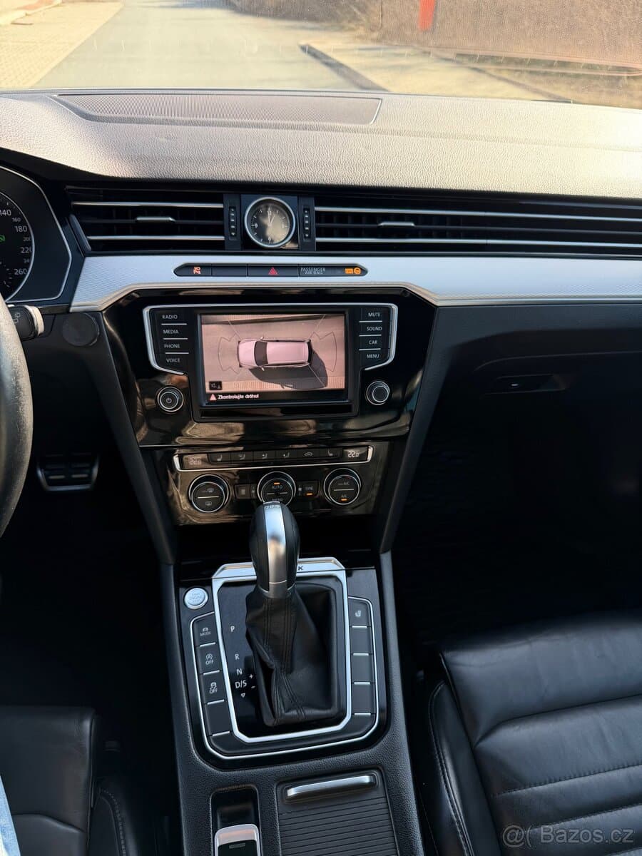 2016 Volkswagen PASSAT - 11