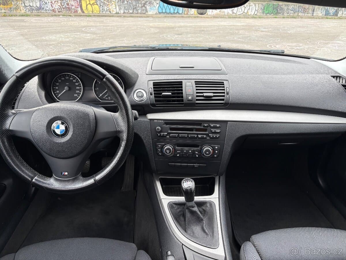 2011 BMW 1-SERIES - 11