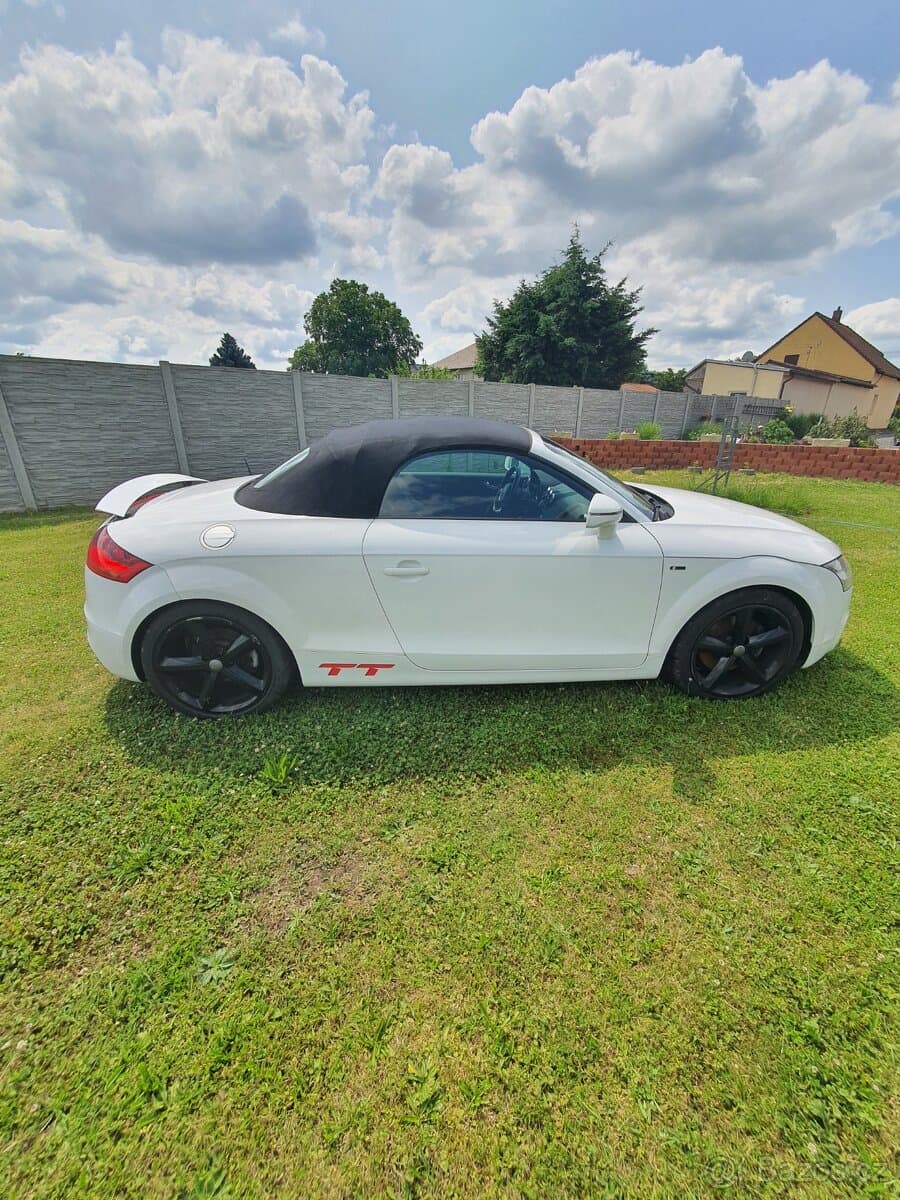 2011 Audi TT - 11
