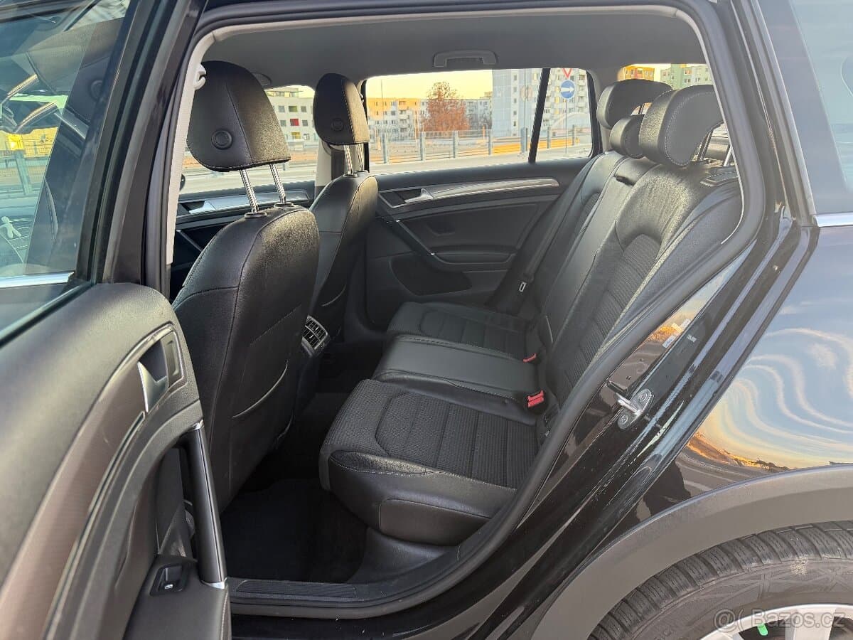 2015 Volkswagen GOLF - 11