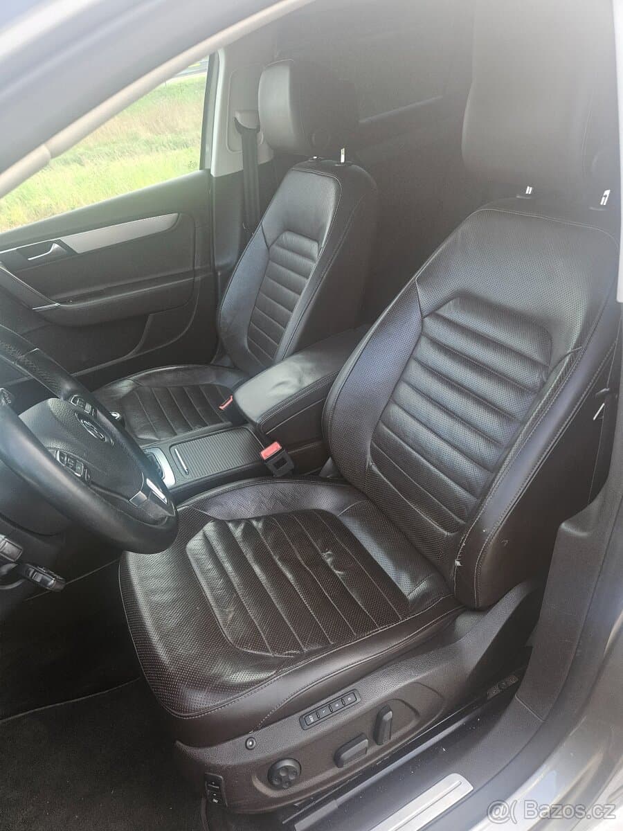 2012 Volkswagen PASSAT - 11